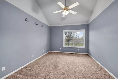 Bedroom - 105 Pennycuick Dr, Mountain View, MO 65548 photo 1 of 6