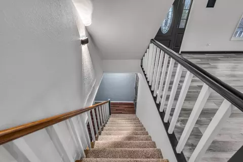 Entry Way - 105 Pennycuick Dr, Mountain View, MO 65548 photo 3 of 4