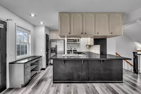 Kitchen - 105 Pennycuick Dr, Mountain View, MO 65548 photo 2 of 2