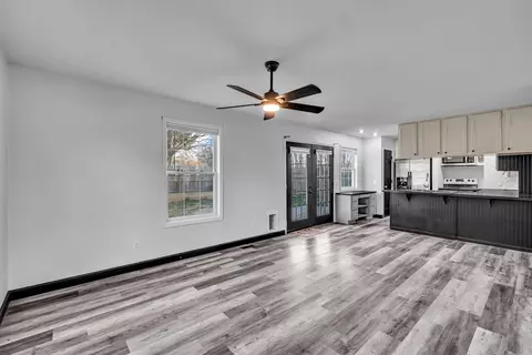 Living - 105 Pennycuick Dr, Mountain View, MO 65548 photo 5 of 7