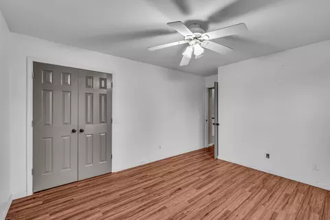 Bedroom - 105 Pennycuick Dr, Mountain View, MO 65548 photo 4 of 6