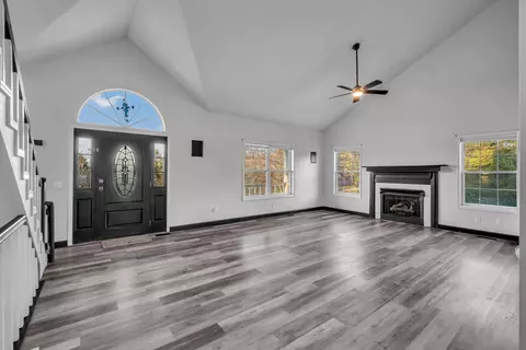 Living - 105 Pennycuick Dr, Mountain View, MO 65548 photo 3 of 7
