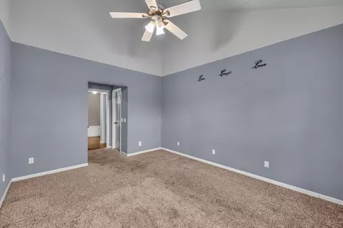 Bedroom - 105 Pennycuick Dr, Mountain View, MO 65548 photo 2 of 6