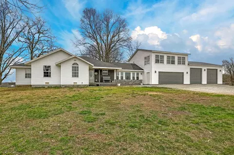 152 Quarter Horse Ln, Galena, MO 65656