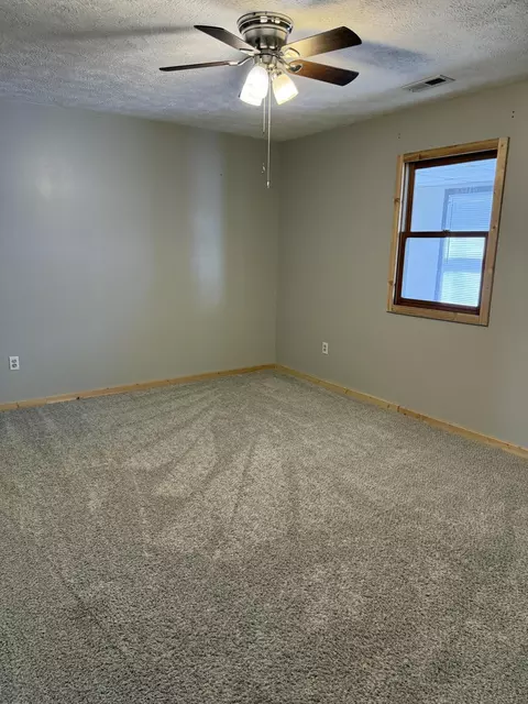 Bedroom - 12223 Nodaway Ln, Plato, MO 65552 photo 2 of 3