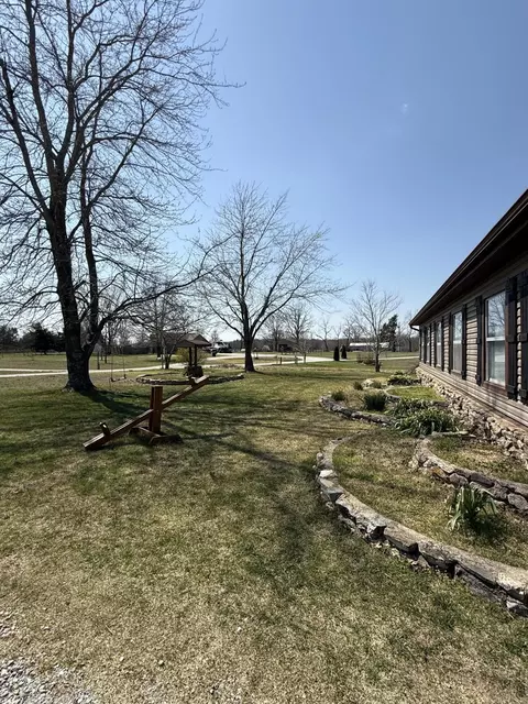 Exterior - 12223 Nodaway Ln, Plato, MO 65552 photo 4 of 14