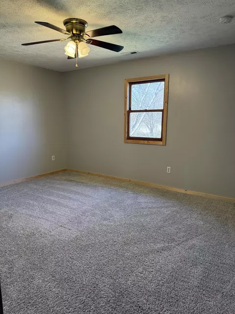 Bedroom - 12223 Nodaway Ln, Plato, MO 65552 photo 3 of 3