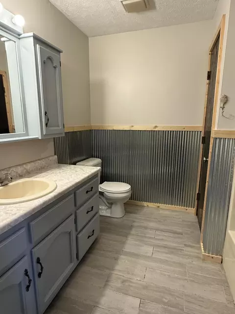 Bath - 12223 Nodaway Ln, Plato, MO 65552 photo 1 of 2