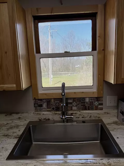 Kitchen - 12223 Nodaway Ln, Plato, MO 65552 photo 4 of 4