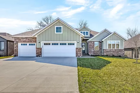 6039 S Kings Ave, Springfield, MO 65810