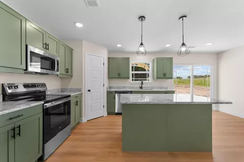 Kitchen - 240 Field Rd, Powersite, MO 65731 photo 11 of 11