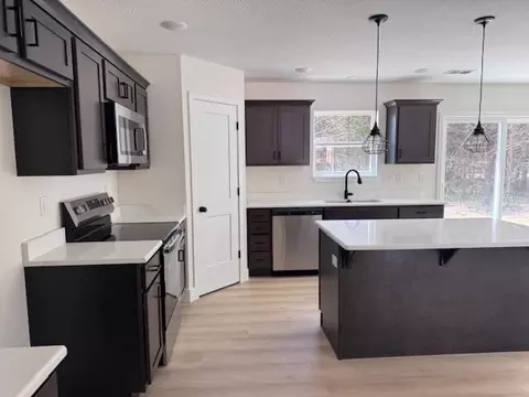 Kitchen - 240 Field Rd, Powersite, MO 65731 photo 6 of 11