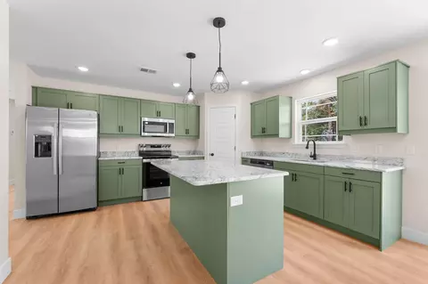 Kitchen - 240 Field Rd, Powersite, MO 65731 photo 8 of 11