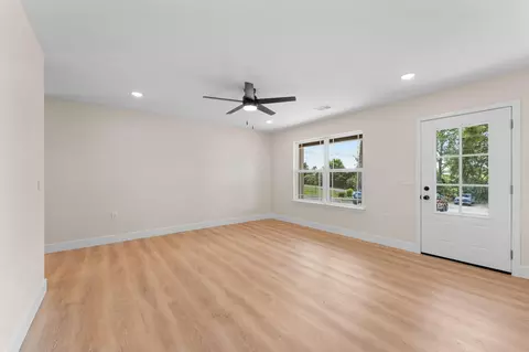 Living - 240 Field Rd, Powersite, MO 65731 photo 2 of 4