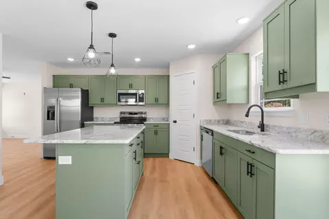 Kitchen - 240 Field Rd, Powersite, MO 65731 photo 9 of 11