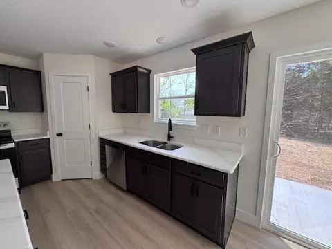 Kitchen - 240 Field Rd, Powersite, MO 65731 photo 5 of 11