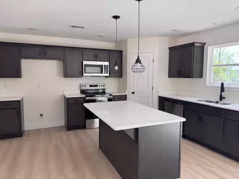 Kitchen - 240 Field Rd, Powersite, MO 65731 photo 4 of 11