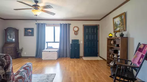 Entry Way - 815 Brewer St, Thayer, MO 65791 photo 4 of 9