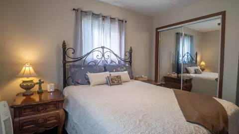 Bedroom - 815 Brewer St, Thayer, MO 65791 photo 5 of 9