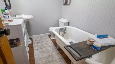Bath - 815 Brewer St, Thayer, MO 65791 photo 4 of 6