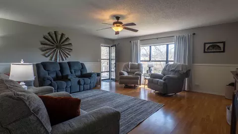 Living - 815 Brewer St, Thayer, MO 65791 photo 1 of 3