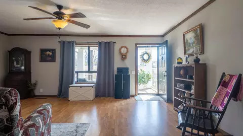 Entry Way - 815 Brewer St, Thayer, MO 65791 photo 2 of 9