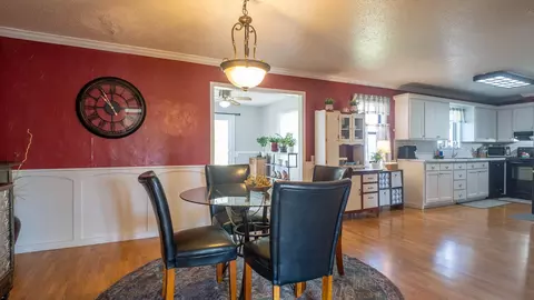 Dining - 815 Brewer St, Thayer, MO 65791 photo 3 of 3