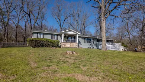 Exterior - 815 Brewer St, Thayer, MO 65791 photo 2 of 15