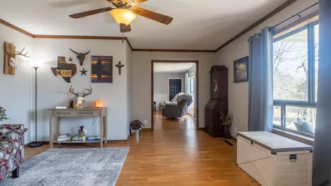 Entry Way - 815 Brewer St, Thayer, MO 65791 photo 3 of 9