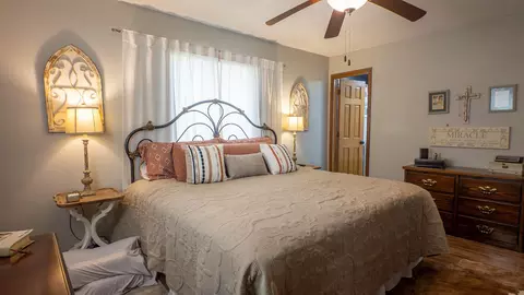 Bedroom - 815 Brewer St, Thayer, MO 65791 photo 7 of 9