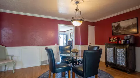 Dining - 815 Brewer St, Thayer, MO 65791 photo 2 of 3