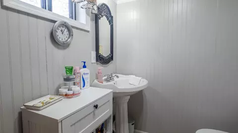 Bath - 815 Brewer St, Thayer, MO 65791 photo 5 of 6