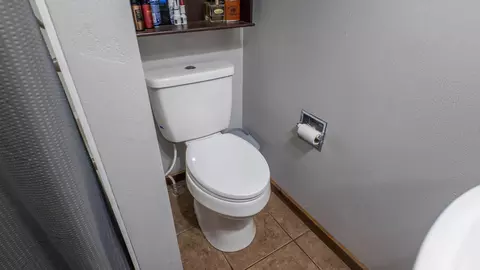 Bath - 815 Brewer St, Thayer, MO 65791 photo 2 of 6