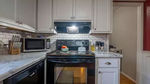 Kitchen - 815 Brewer St, Thayer, MO 65791 photo 5 of 7