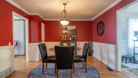 Dining - 815 Brewer St, Thayer, MO 65791 photo 1 of 3