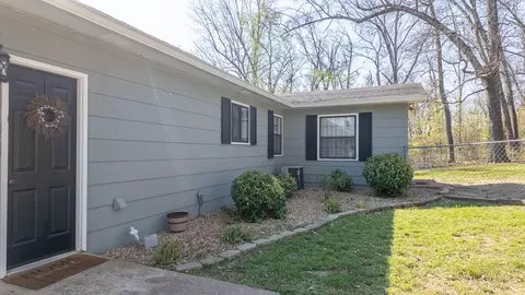 Exterior - 815 Brewer St, Thayer, MO 65791 photo 12 of 15