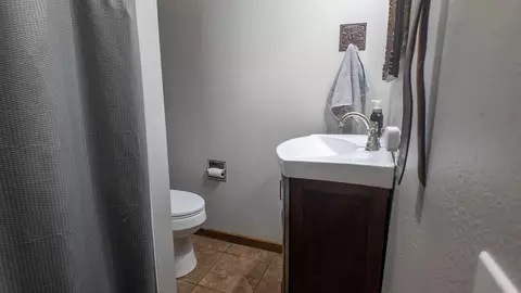 Bath - 815 Brewer St, Thayer, MO 65791 photo 1 of 6