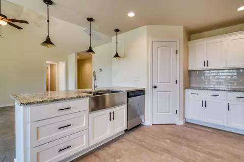 677 W Castor Loop, Nixa, MO 65714 photo 4