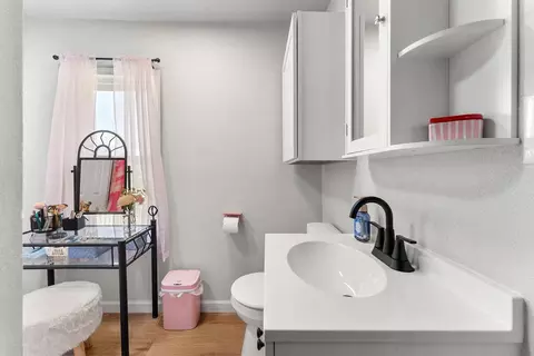 Bath - 1340 N Brown Ave, Springfield, MO 65802 photo 1 of 2