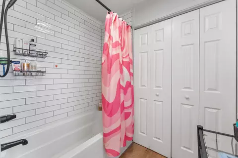 Bath - 1340 N Brown Ave, Springfield, MO 65802 photo 2 of 2