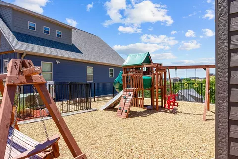 Exterior - 128 Chateau Mountain Ct, Branson, MO 65616 photo 19 of 28