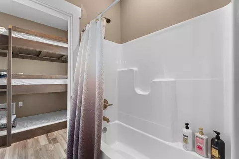 Bath - 128 Chateau Mountain Ct, Branson, MO 65616 photo 7 of 9