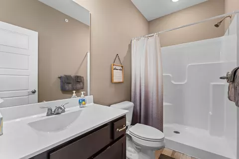 Bath - 128 Chateau Mountain Ct, Branson, MO 65616 photo 8 of 9