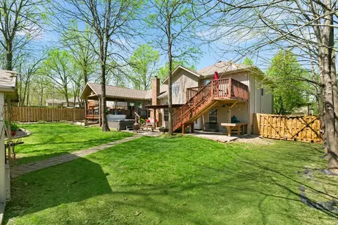 Exterior - 1022 Daniels St, Aurora, MO 65605 photo 9 of 12