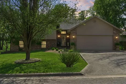 Exterior - 1022 Daniels St, Aurora, MO 65605 photo 12 of 12