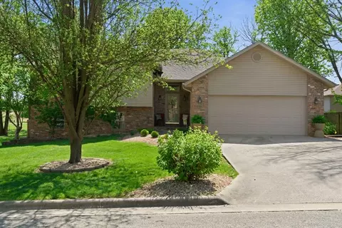 Exterior - 1022 Daniels St, Aurora, MO 65605 photo 11 of 12