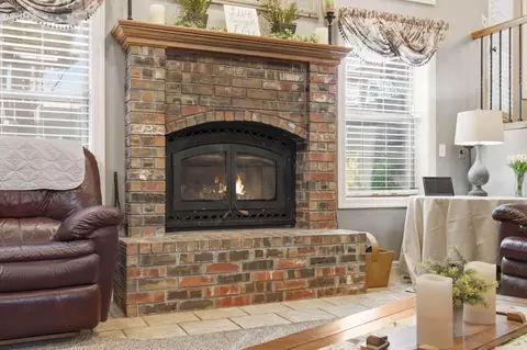 Living - 1022 Daniels St, Aurora, MO 65605 photo 3 of 3