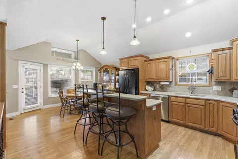 Kitchen - 1022 Daniels St, Aurora, MO 65605 photo 1 of 3