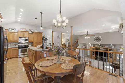 Dining - 1022 Daniels St, Aurora, MO 65605 photo 1 of 2