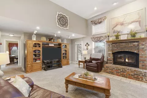 Living - 1022 Daniels St, Aurora, MO 65605 photo 2 of 3